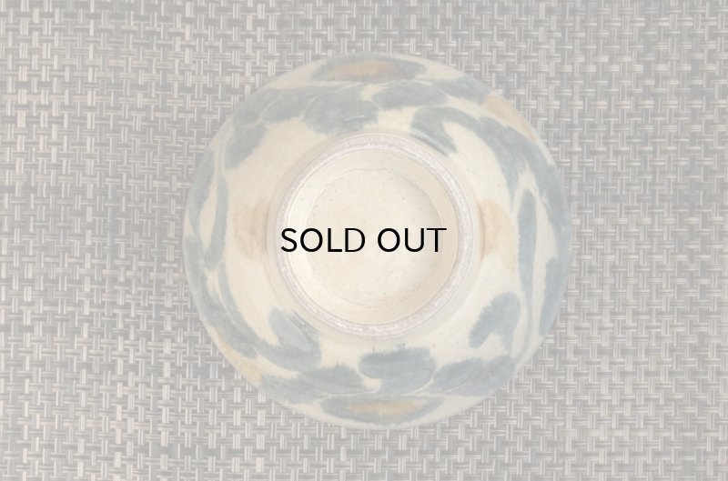 画像7: 北窯・松田米司工房　唐草(呉須・飴)4.5寸 マカイ 