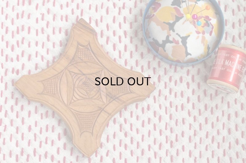 画像5: アイヌの手仕事 二風谷 木彫り 糸巻き ( 両面彫り )