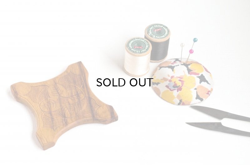 画像11: アイヌの手仕事 二風谷 木彫り 糸巻き ( 両面彫り )