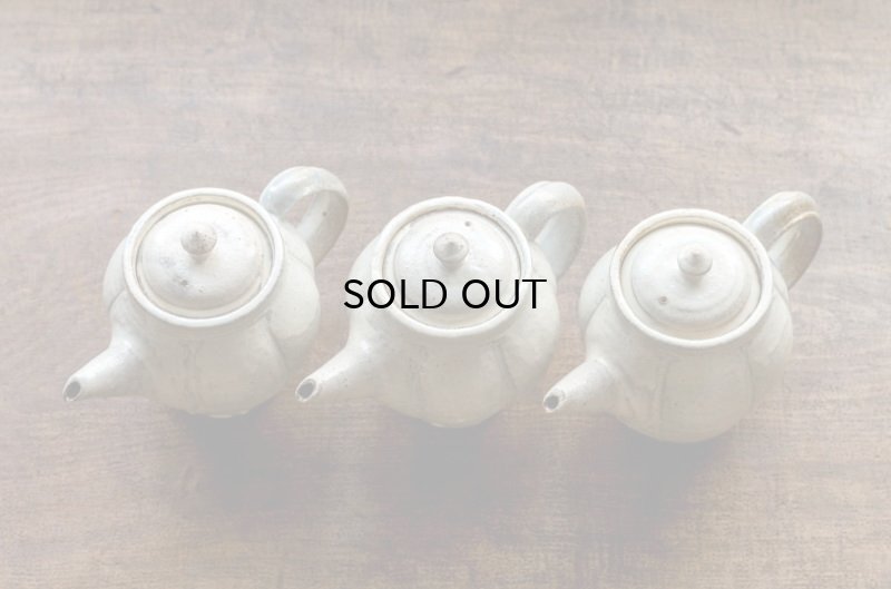 画像17: 福井一伯 　粉引輪花ポット・A